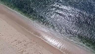 三亚海水沙滩蓝天白云航拍视频的预览图